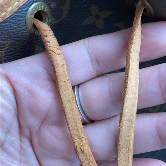 Louis Vuitton Bucket GM - Picture 9 of 17